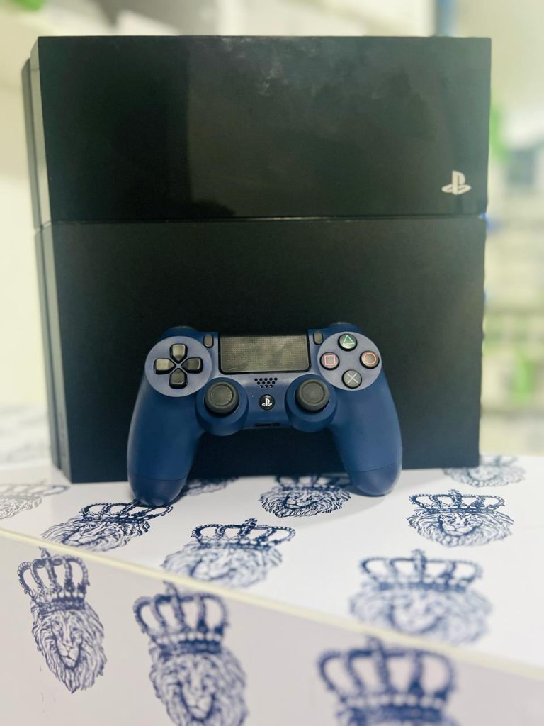 PlayStation 4 Fat Semi-Novo