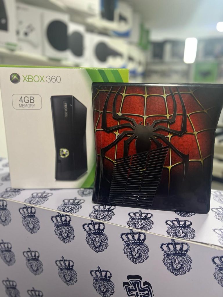 Xbox 360 4GB Bloqueado Semi-Novo