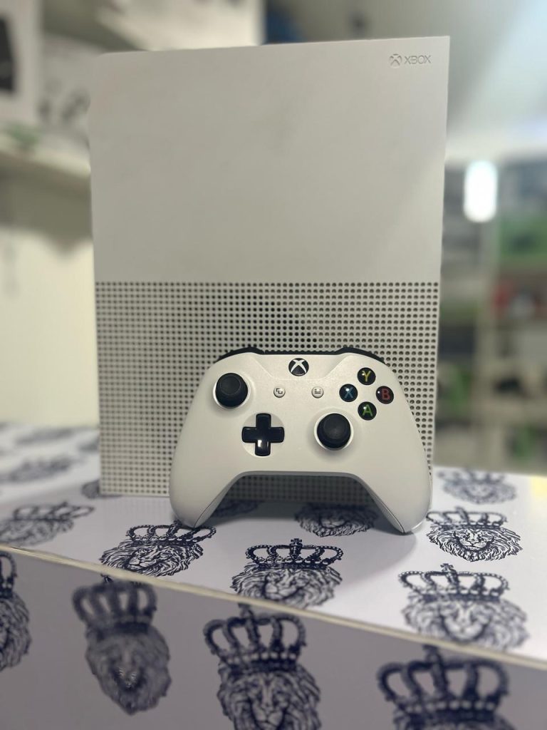 Xbox One S 4K HDR 1TB Semi-Novo